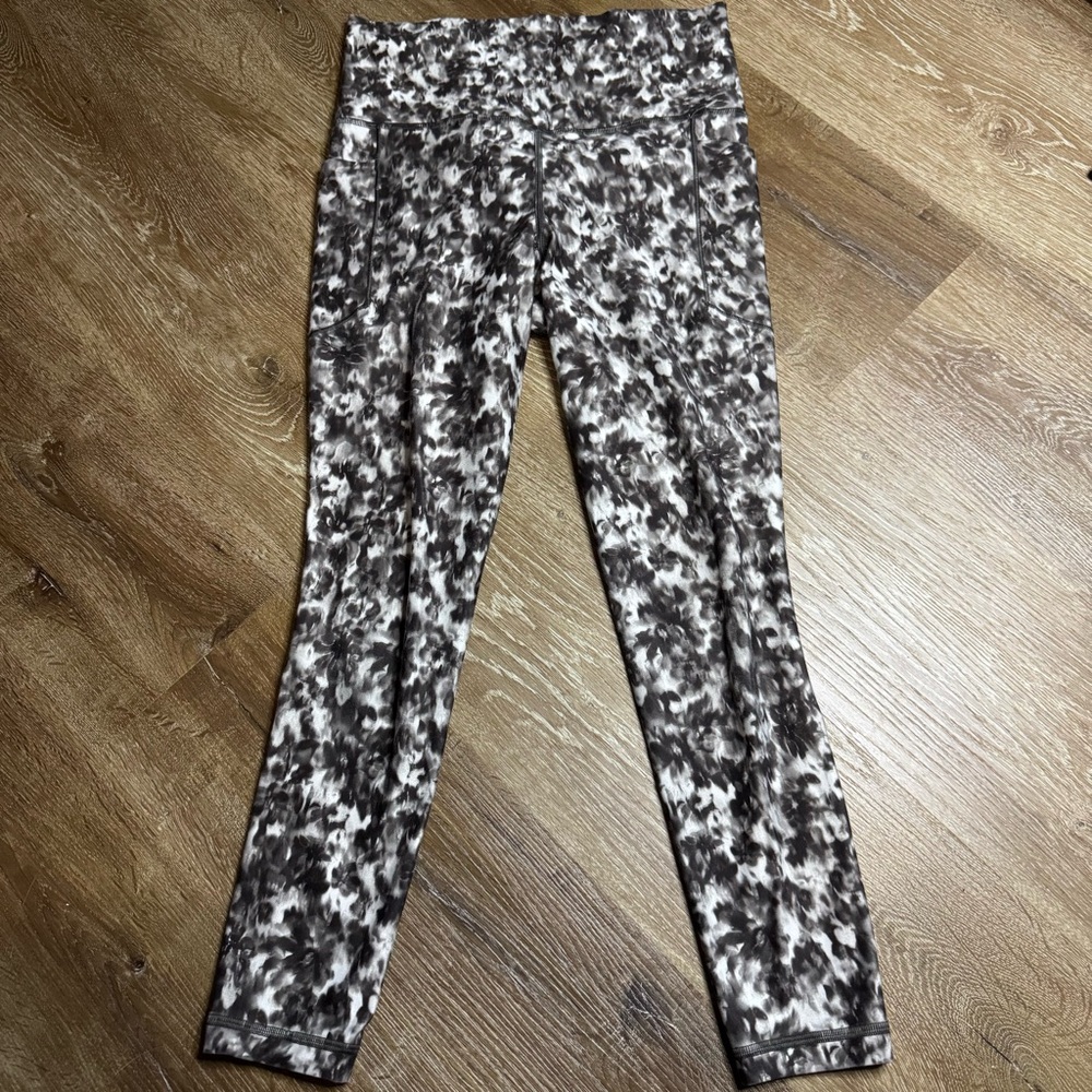 Athleta Salutation Stash 7/8 Tight - Picture 4 of 7